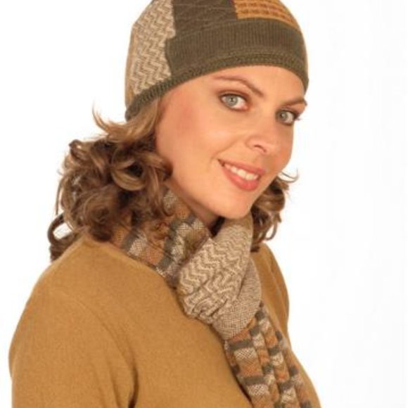 Mix of Stitches Hat. Made in Peru - Picture 2 of 5